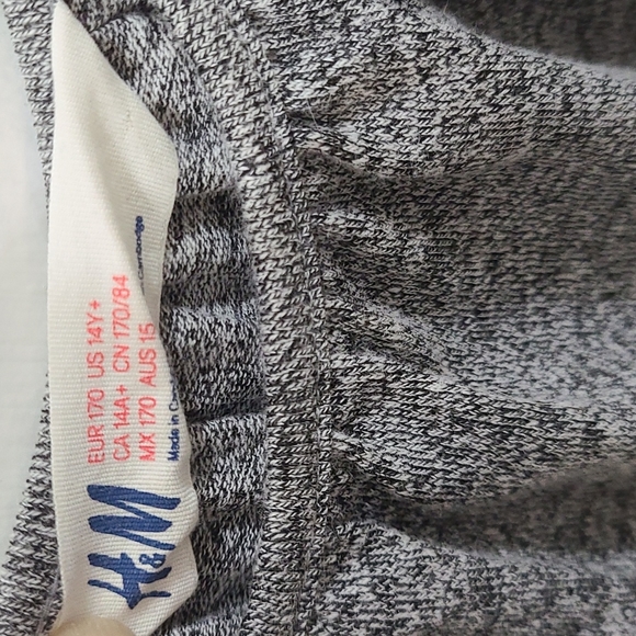 H & M ROMPER - Picture 3 of 3